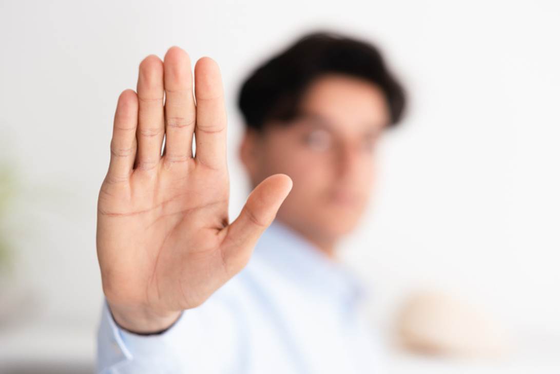 A close-up of a person's hand

AI-generated content may be incorrect.